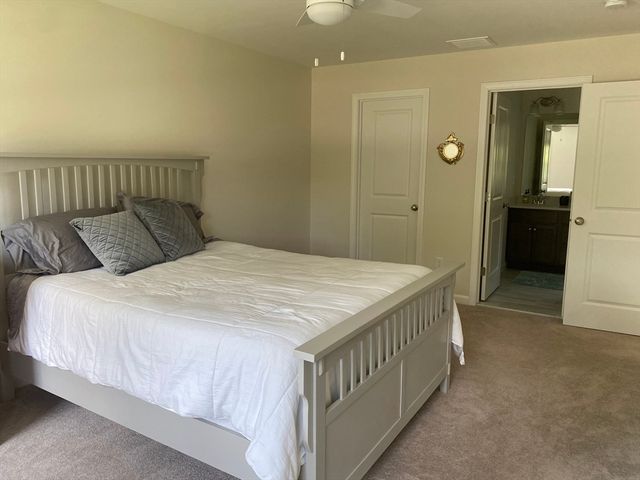 41 Clapp Rd, Rochester, MA 02770