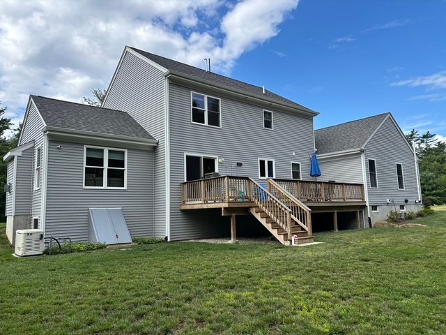 41 Clapp Rd, Rochester, MA 02770