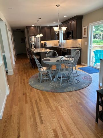 41 Clapp Rd, Rochester, MA 02770