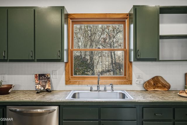 2489 Upper Middle Creek Road, Sevierville, TN 37876