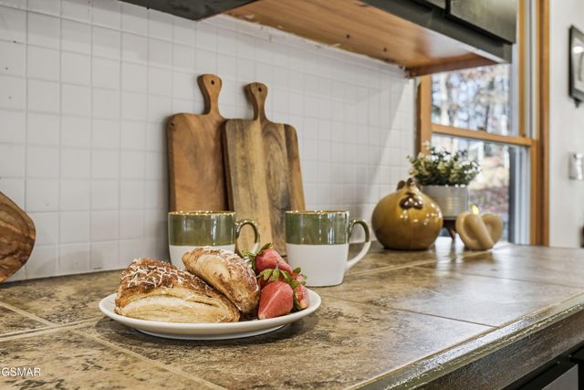 2489 Upper Middle Creek Road, Sevierville, TN 37876