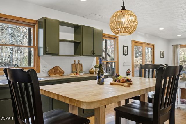 2489 Upper Middle Creek Road, Sevierville, TN 37876