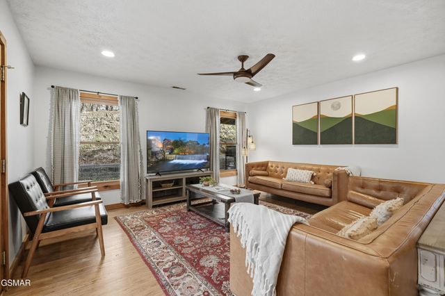 2489 Upper Middle Creek Road, Sevierville, TN 37876