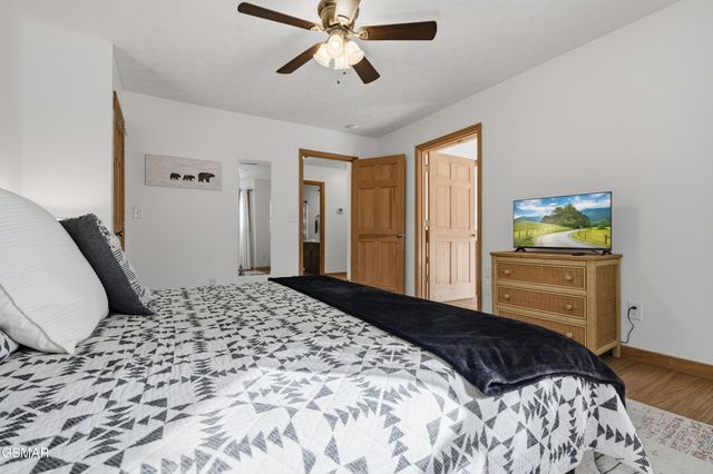 2489 Upper Middle Creek Road, Sevierville, TN 37876