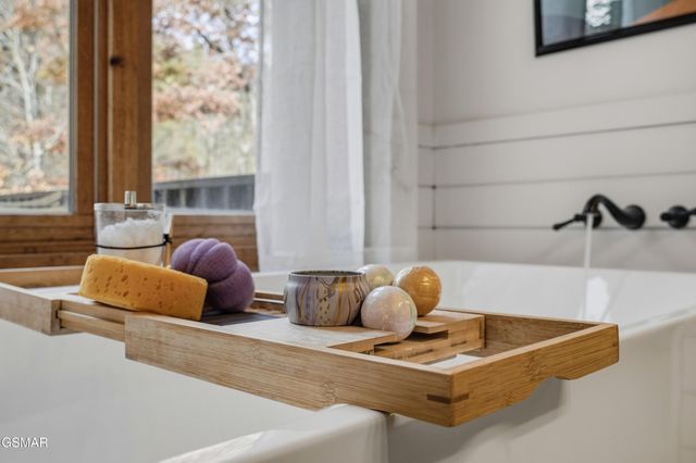 2489 Upper Middle Creek Road, Sevierville, TN 37876