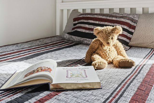 2489 Upper Middle Creek Road, Sevierville, TN 37876