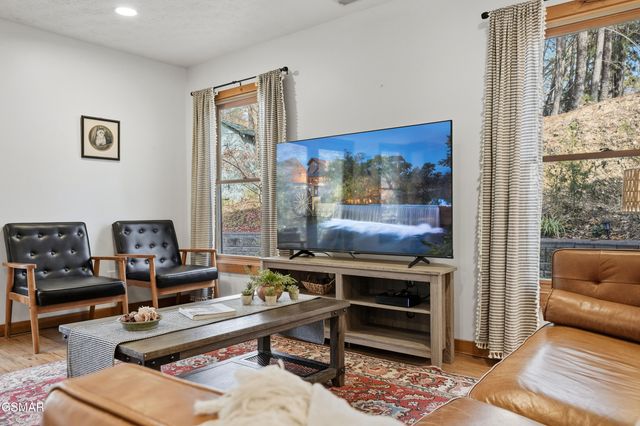 2489 Upper Middle Creek Road, Sevierville, TN 37876