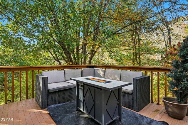 2489 Upper Middle Creek Road, Sevierville, TN 37876