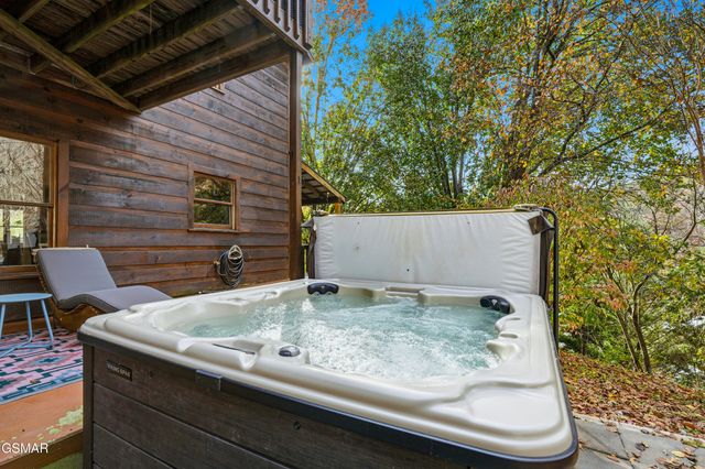 2489 Upper Middle Creek Road, Sevierville, TN 37876