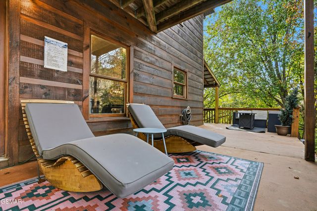 2489 Upper Middle Creek Road, Sevierville, TN 37876