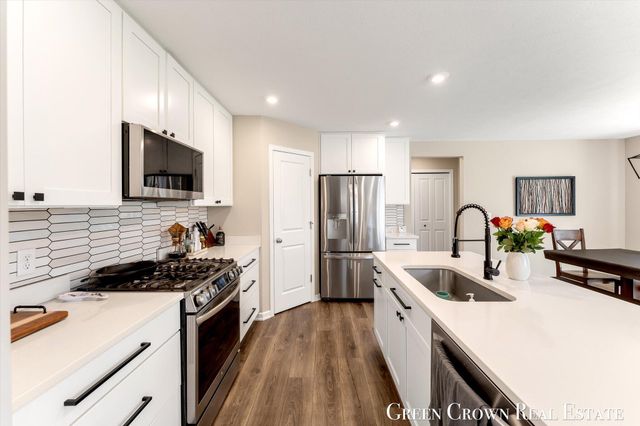 9299 Sunset Ridge Drive NE, Rockford, MI 49341