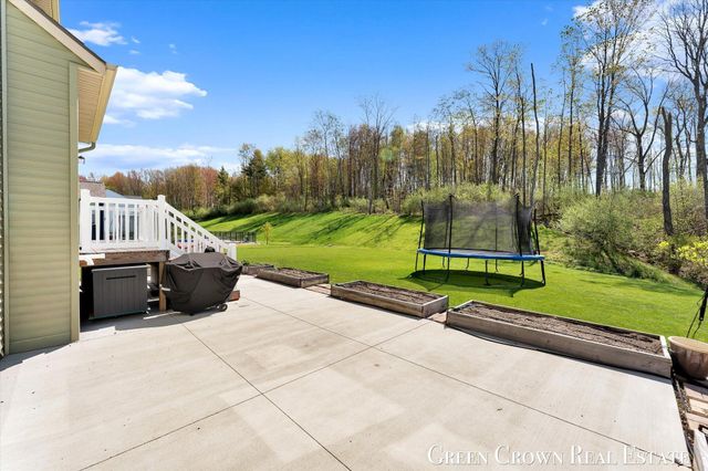 9299 Sunset Ridge Drive NE, Rockford, MI 49341