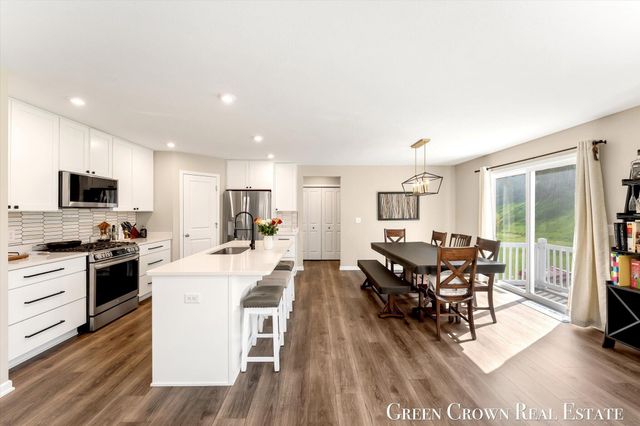 9299 Sunset Ridge Drive NE, Rockford, MI 49341