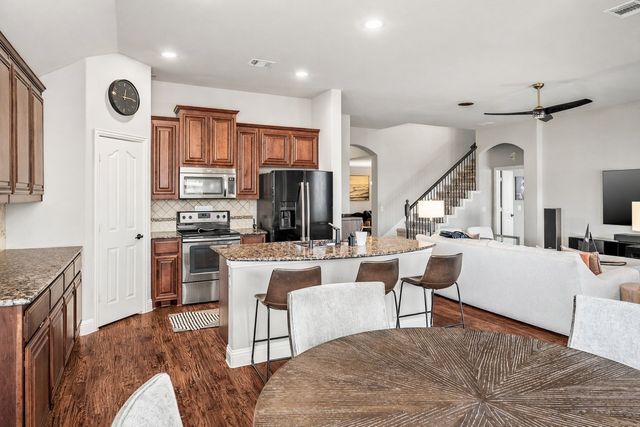 1017 Ponderosa Drive, Aubrey, TX 76227