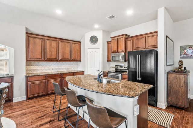 1017 Ponderosa Drive, Aubrey, TX 76227