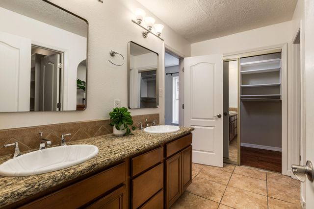 4529 Altura Place NE, Albuquerque, NM 87110