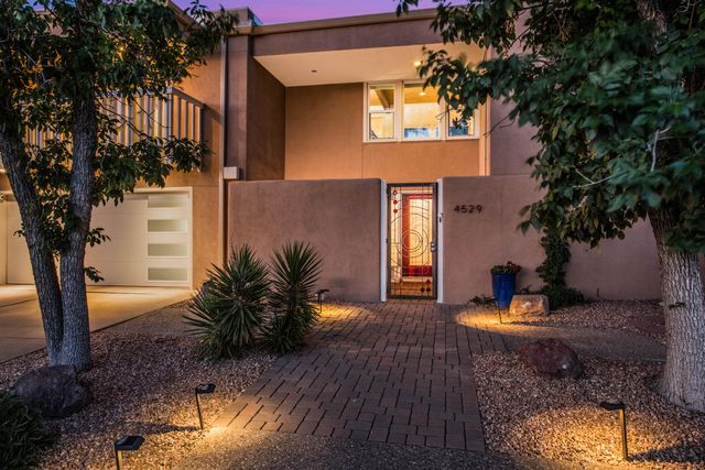 4529 Altura Place NE, Albuquerque, NM 87110