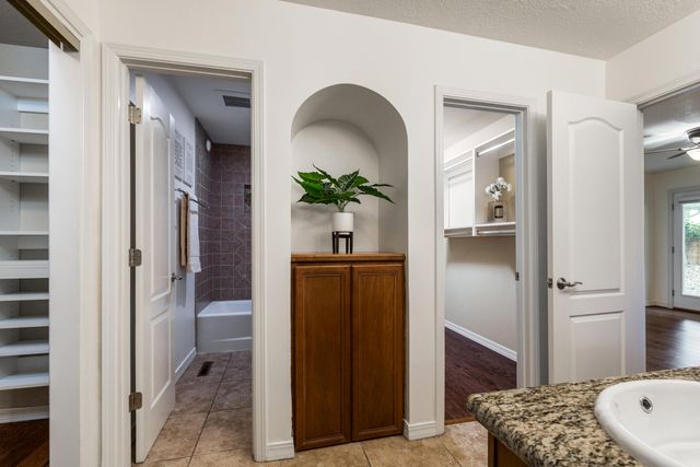 4529 Altura Place NE, Albuquerque, NM 87110