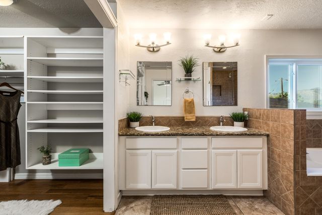 4529 Altura Place NE, Albuquerque, NM 87110