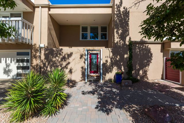 4529 Altura Place NE, Albuquerque, NM 87110