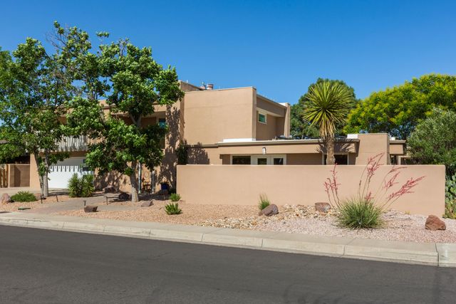 4529 Altura Place NE, Albuquerque, NM 87110
