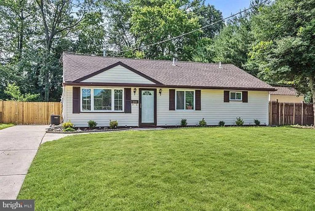 200 E RUDDEROW AVE, Maple Shade, NJ 08052