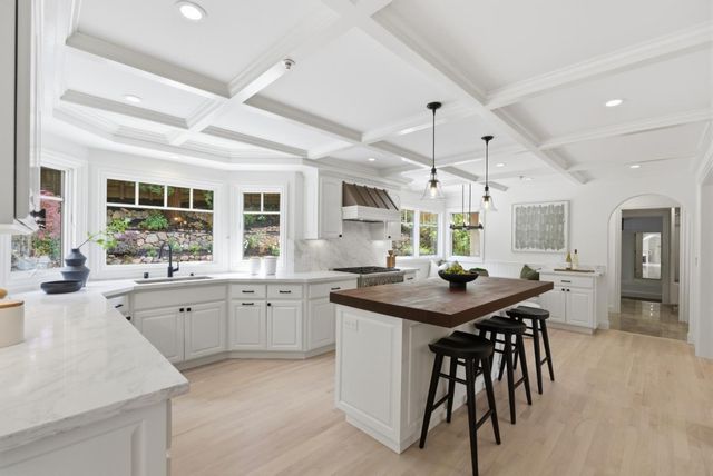 207 Edgehill Drive, San Carlos, CA 94070