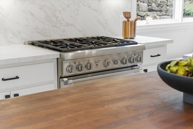 207 Edgehill Drive, San Carlos, CA 94070