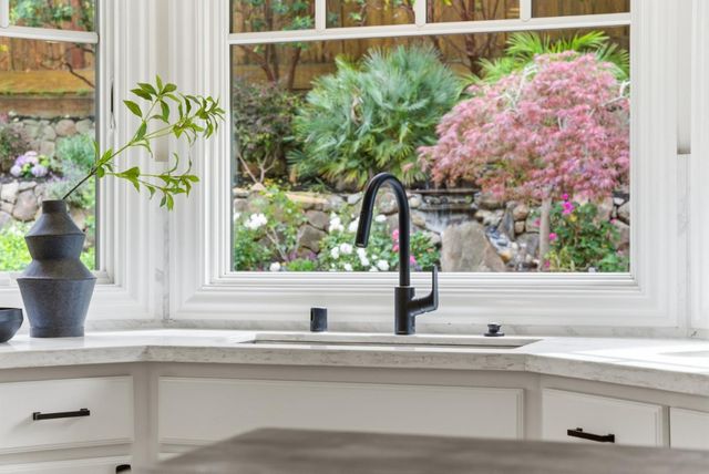 207 Edgehill Drive, San Carlos, CA 94070