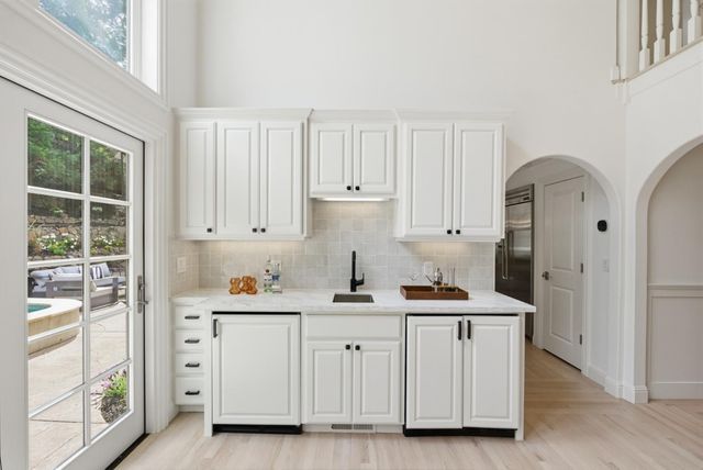 207 Edgehill Drive, San Carlos, CA 94070