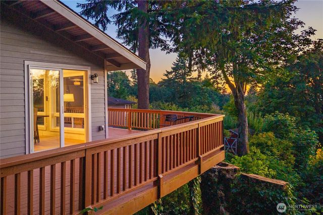 28601 13th Avenue S, Federal Way, WA 98003