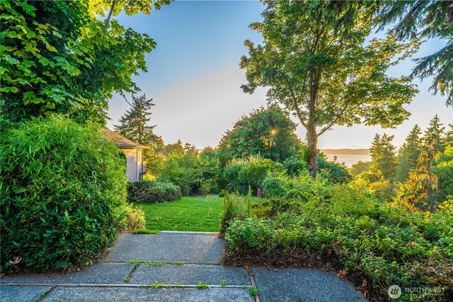 28601 13th Avenue S, Federal Way, WA 98003