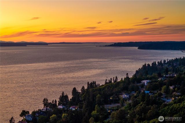 28601 13th Avenue S, Federal Way, WA 98003