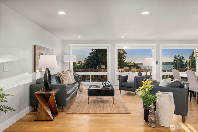 28601 13th Avenue S, Federal Way, WA 98003