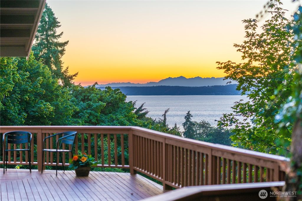 28601 13th Avenue S, Federal Way, WA 98003