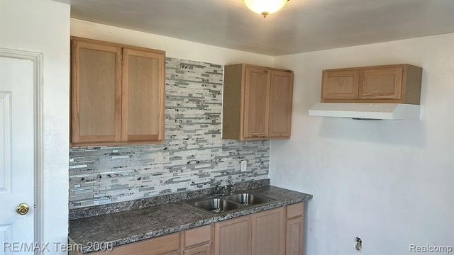 12096 Rossiter Street, Detroit, MI 48224