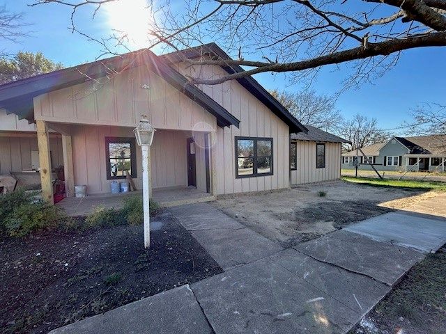 415 W Walnut Street, Whitewright, TX 75491