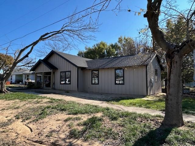 415 W Walnut Street, Whitewright, TX 75491