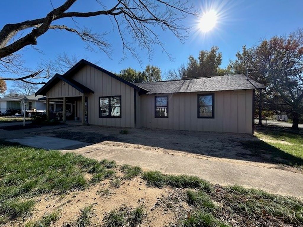 415 W Walnut Street, Whitewright, TX 75491