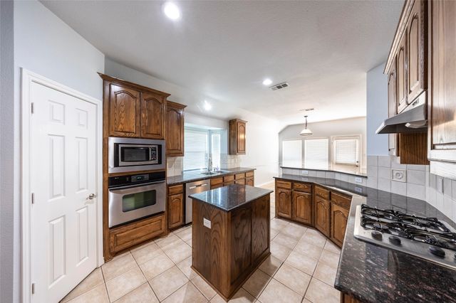 10706 Saint Annes Drive, Rowlett, TX 75089