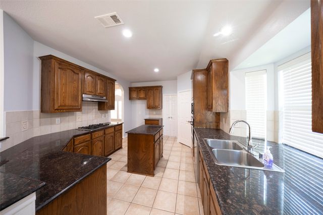 10706 Saint Annes Drive, Rowlett, TX 75089