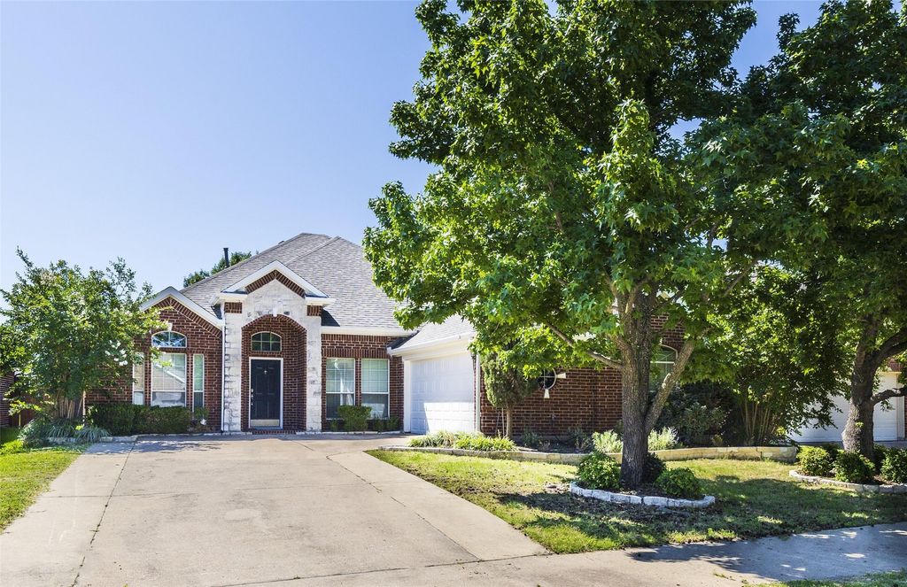 10706 Saint Annes Drive, Rowlett, TX 75089