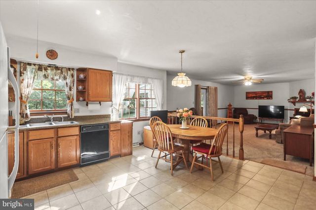 141 OAK HILLS DR, Hanover, PA 17331