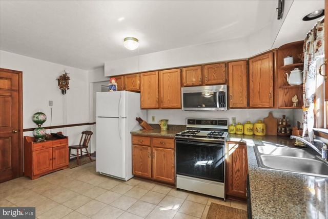 141 OAK HILLS DR, Hanover, PA 17331