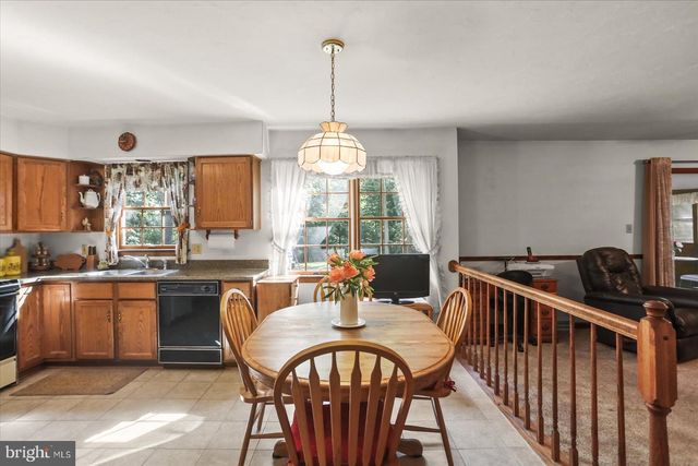 141 OAK HILLS DR, Hanover, PA 17331