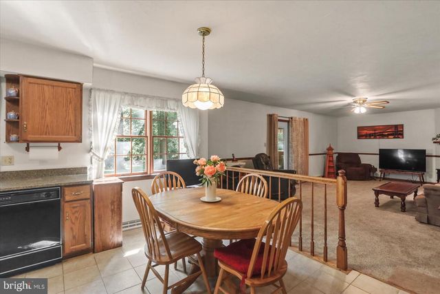 141 OAK HILLS DR, Hanover, PA 17331