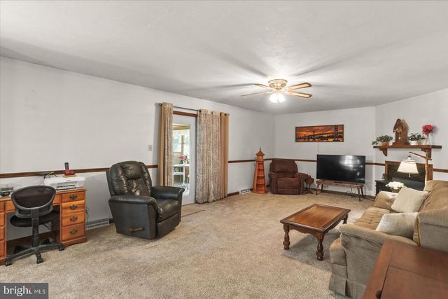 141 OAK HILLS DR, Hanover, PA 17331