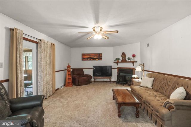 141 OAK HILLS DR, Hanover, PA 17331