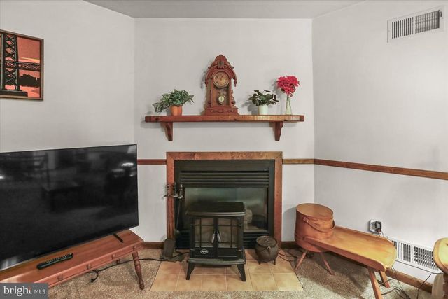 141 OAK HILLS DR, Hanover, PA 17331