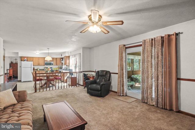 141 OAK HILLS DR, Hanover, PA 17331